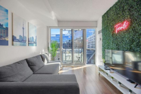 Spectacular Suite in the Heart of Toronto